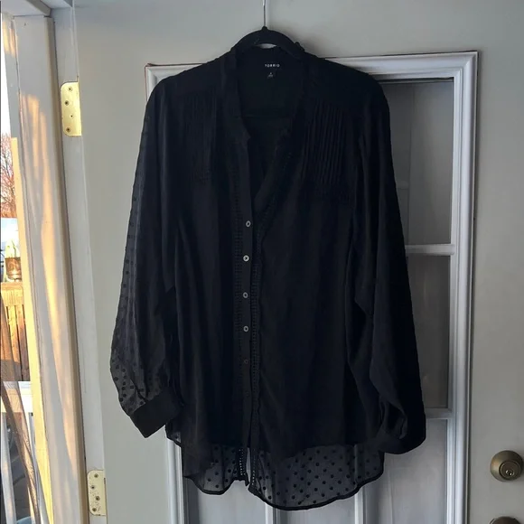 Torrid Black Chiffon Clip Dot Contrasting Eyelet Buttonup Top 4X EUC Whimsygoth - Picture 10 of 10